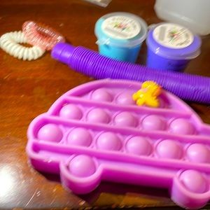 2 Bitter slime 2 bracelets 1 Sharm 2 fidgets